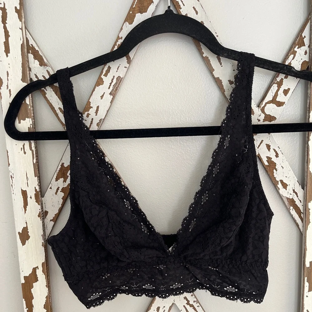 Wacoal Halo Lace Soft‎ Cup triangle plunge bra/bralette. Size 36 Black.